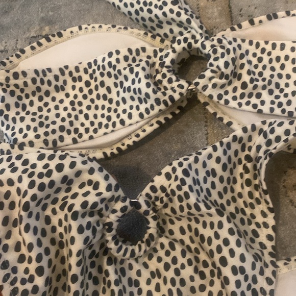 Pre-loved Medium Two piece set/ cream, black. Excellent condition worn once. - Picture 3 of 4